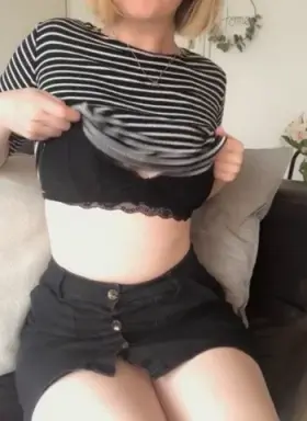 Black and white and curvy all over ;) (f)