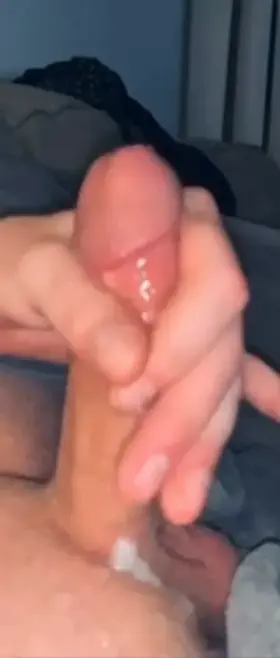 I love letting people on reddit watch me shoot cum! It’s very freeing don’t you think?