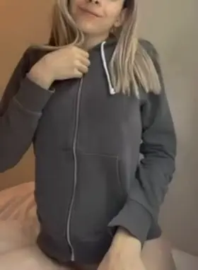 a little hoodie reveal of my 18 year old b cups :p