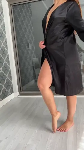 this outfit makes me even hotter.. what u think