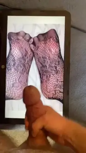 Another tribute for the sexy feet of u/MargotGreen