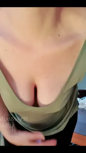 Australian Milf ❤️ No Paywalls! No PPV! ❤️ Cum see my latest 20 minute vibrator video & all my content Free once you subscribe 💋Only $6.50 for 30 day's