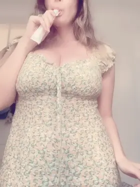 Brit with bouncing boobs