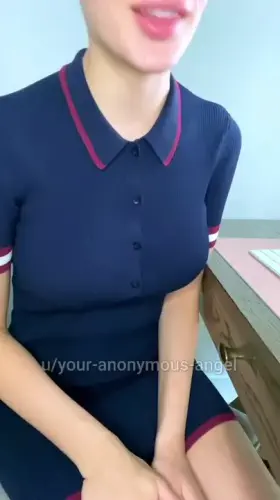 I get so horny that I can’t help but be a bimbo slut at work