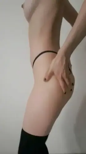 Your favorite kinky 19yo Domme 😈💋