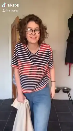 Magic Towel 😱 ( Her Free Content In Comments ) 👇🔥📂