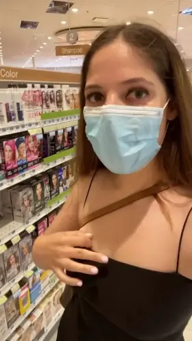 Busted [f]lashing by in the aisle by the woman shopping behind me