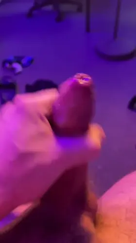 No UV light needed to see the cum here