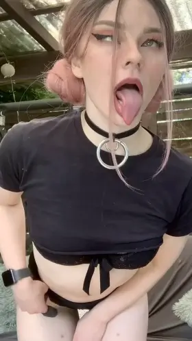 I’m getting wet imagining more then 100 of you get off to this gif 🤭💦👅