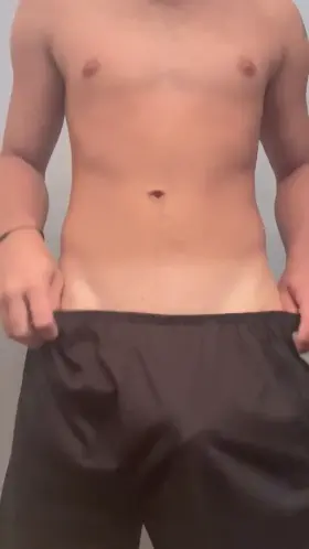 [20] had to show my cock to y’all 😉