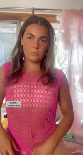 i hope the 5 of u that see this like my outfit <3