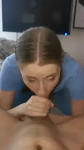 Blowing my friend during some quarantine and chill 🥰