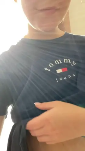 Wait for the moment when the sun kisses my tits😘