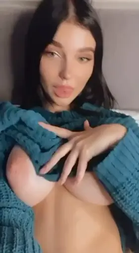 React if you want to fuck me 🥰