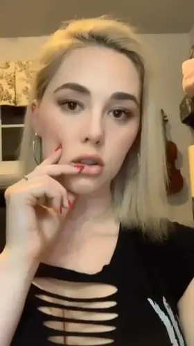 Wonder how those lips would feel around your hard throbbing cock?