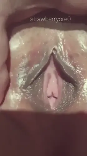 I love it when you stare at my pussyhole like that :*