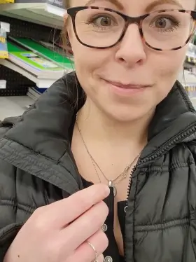 MEMO: Tits are popping while shopping. 😁 [image]