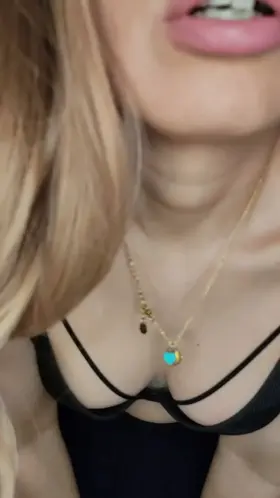 I help u out with looking under my skirt;)