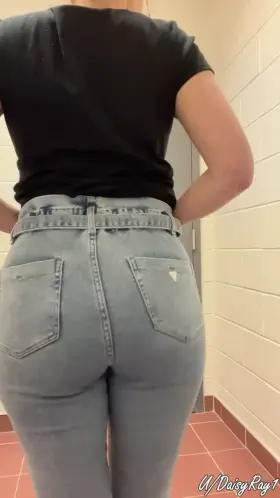 Will you stay focused in class 😉- 32 yo Teacher