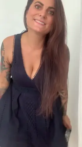 Do you like my dress? (f)