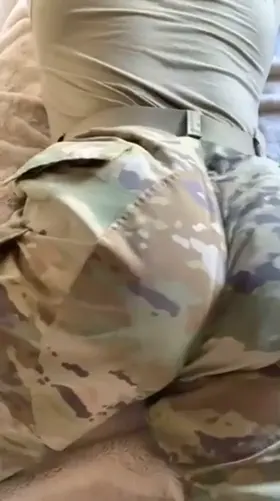 [24] Top bunk or bottom bunk? Your choice ;)