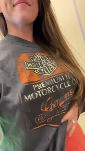 Quick flash in the tanning salon [gif]