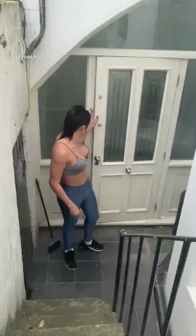 Make your move on her