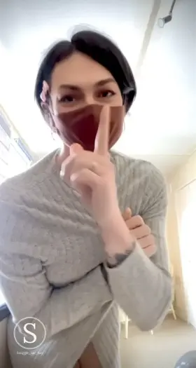 Shh 🤫 I wanna show you something 😉😘