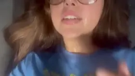With her glasses she sees her pussy better