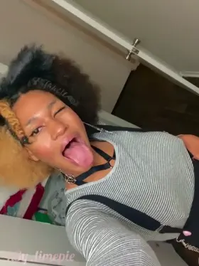 Do you like my tail? 😸🐾