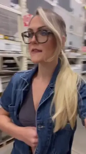 Trying to [f]ind some hard wood at the Depot 🤓