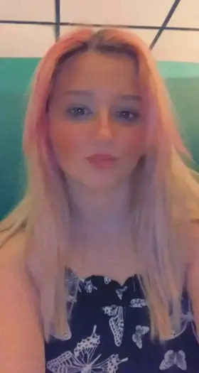 Public titty drop and jiggle at dorm party 😜