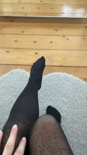 Clap clap clap. Do you like thigh high tights?