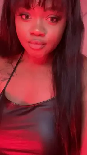 Titty drop for y’all this Friday. Took me a long time to love my boobs and now… Enjoy🤪