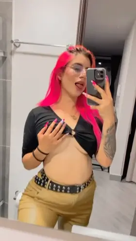 I want to fuck one lucky Redditor. Who wants to be the one? ??[VIDEO]