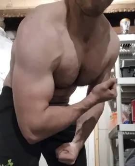 Just PR'ed at 275 x3 feeling like a beast [28]