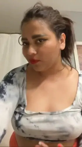 Kiss my red hot lips and my brown nips 😚