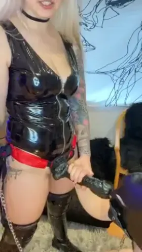 Me manhandling my sub and making him slap himself with my cock🖤