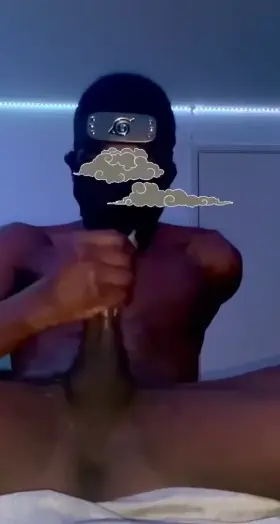 Grindr doesn’t work in the Hidden Leaf village 🥺🤦🏿‍♂️