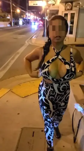 Mom of 3 teasing drivers as they pass by