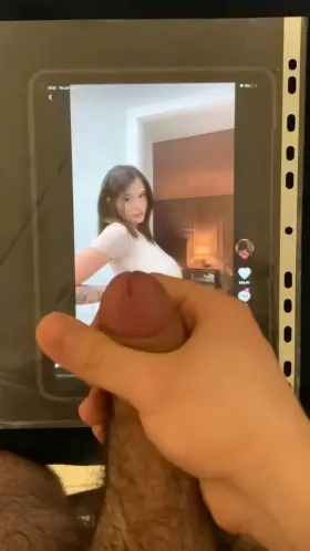 Cumming on a tiktok slut💦💦
