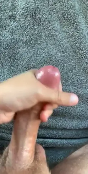 Stop scrolling and cum for me