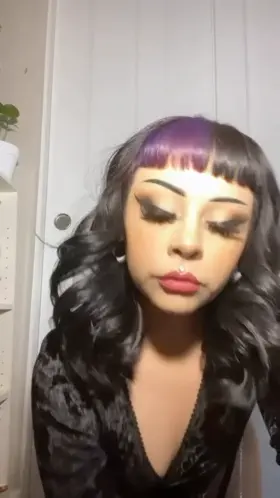 Sorry I'm awkward 🖤