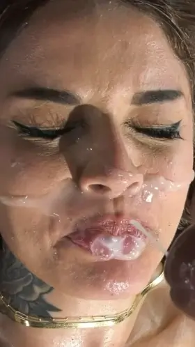 Babe gets glazed by multiple cocks😍❤️