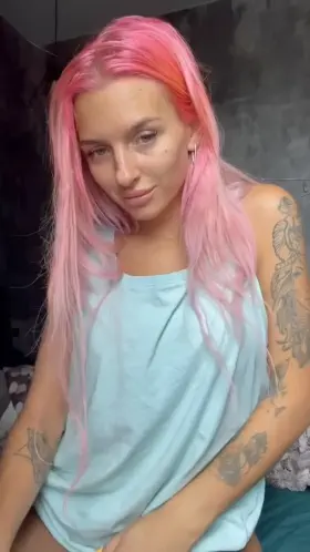 morning strip from a hot girl in fancy hair! 22F