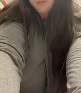 Do you like my tit show daddy🤍