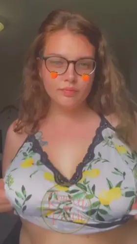 🛑STOP🛑 IT’S FREEBIE FRIDAY!!! 😱😱 COME GET A FREE 2 WEEK TRIAL TO MY OF!🥰🥰 ✨GFE ✨ DAILY POSTS ✨RESPONSIVE TO DMS ✨ KINK FRIENDLY✨ Link in the comments ⬇️