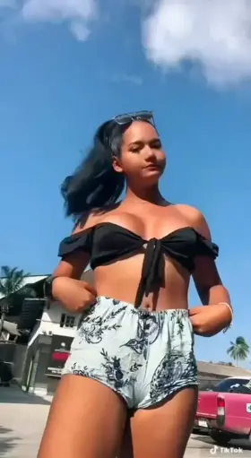 Would you (f)uck me raw or use a condom? 😩