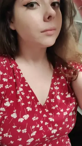 Wanna come have fun in my office? 😉 RedGIFs