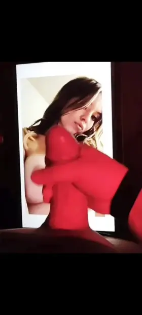 Cum tribute for Sydney Sweeney